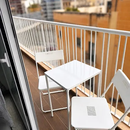 Modern & Bright 2-bedroom
